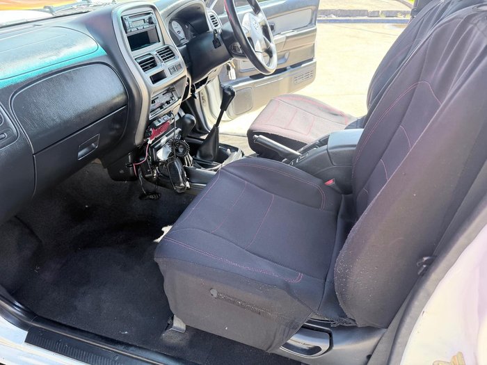 2010 Nissan Navara ST-R D22 MY09 4X4 Artic White