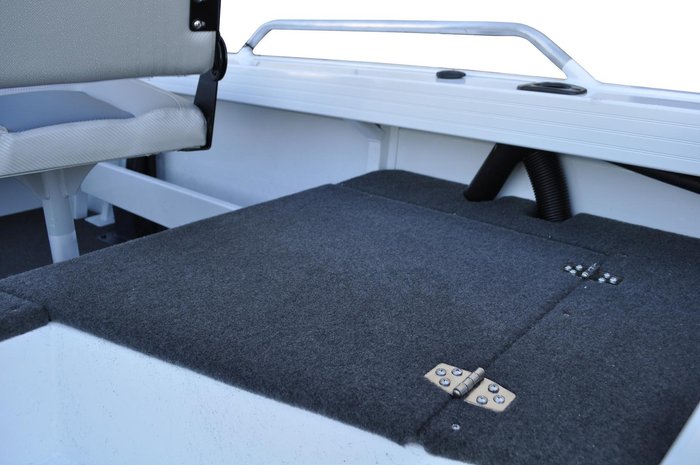 2026 Stacer 449 Outlaw Side Console