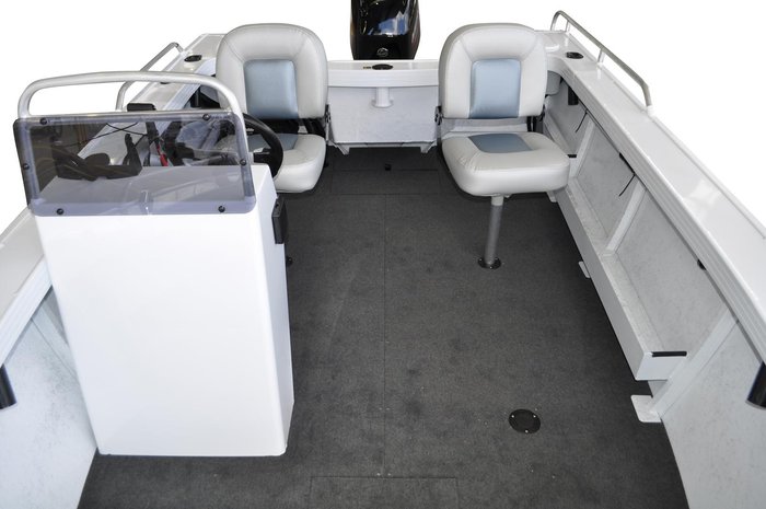 2026 Stacer 469 Outlaw Side Console