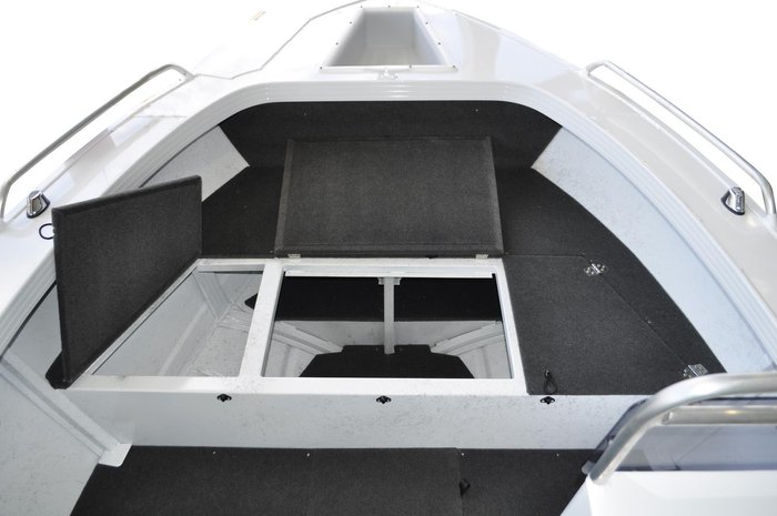 2026 Stacer 469 Outlaw Side Console