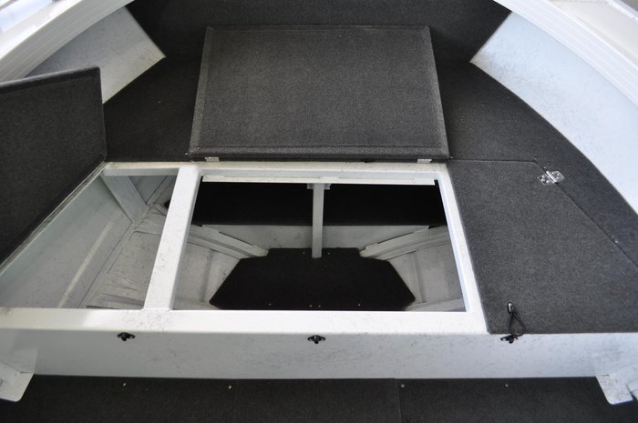 2026 Stacer 469 Outlaw Side Console