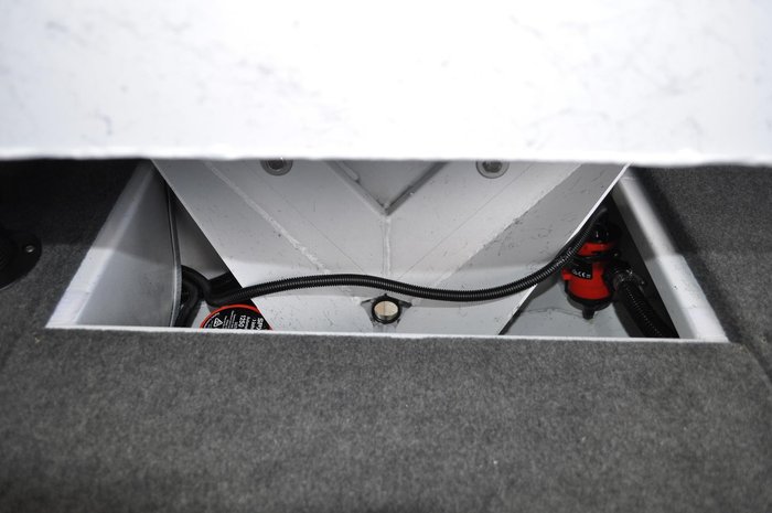 2026 Stacer 469 Outlaw Side Console