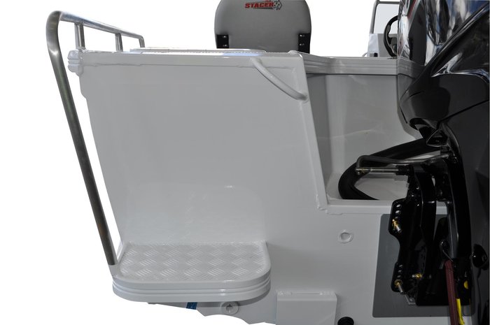 2026 Stacer 469 Outlaw Side Console