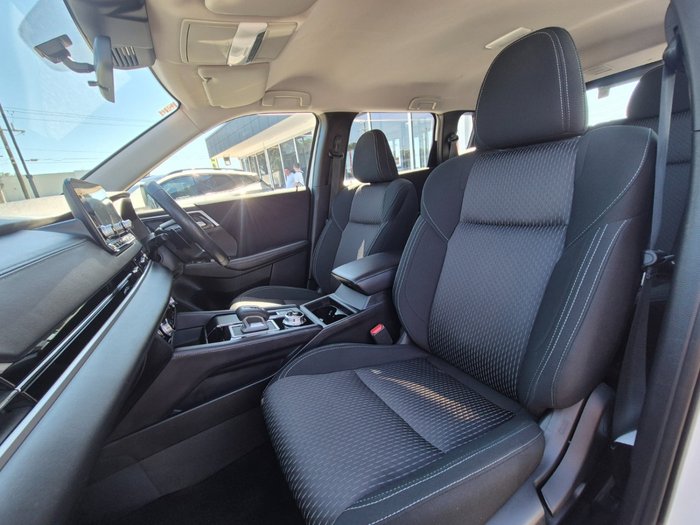 2024 Mitsubishi Outlander ES