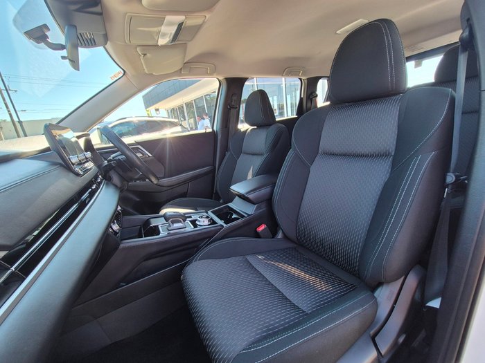 2024 Mitsubishi Outlander ES