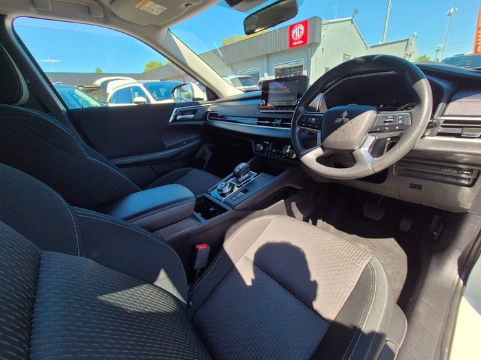 2024 Mitsubishi Outlander ES