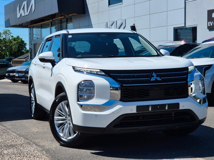 2024 Mitsubishi Outlander ES