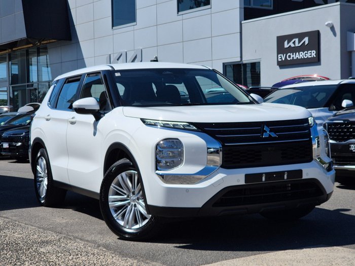 2024 Mitsubishi Outlander ES