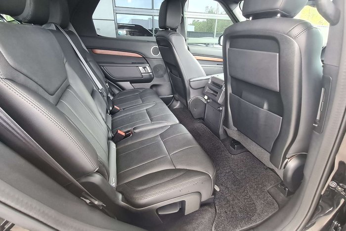 2020 Land Rover Discovery SD6 S