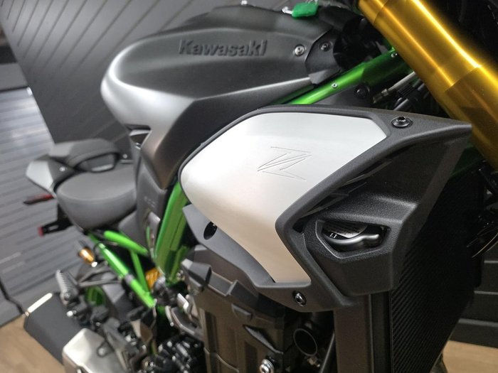 2026 Kawasaki Z900 SE Grey