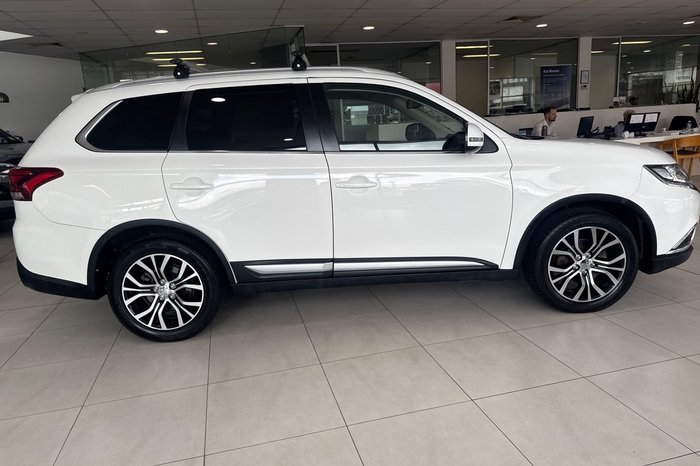 2016 Mitsubishi Outlander LS