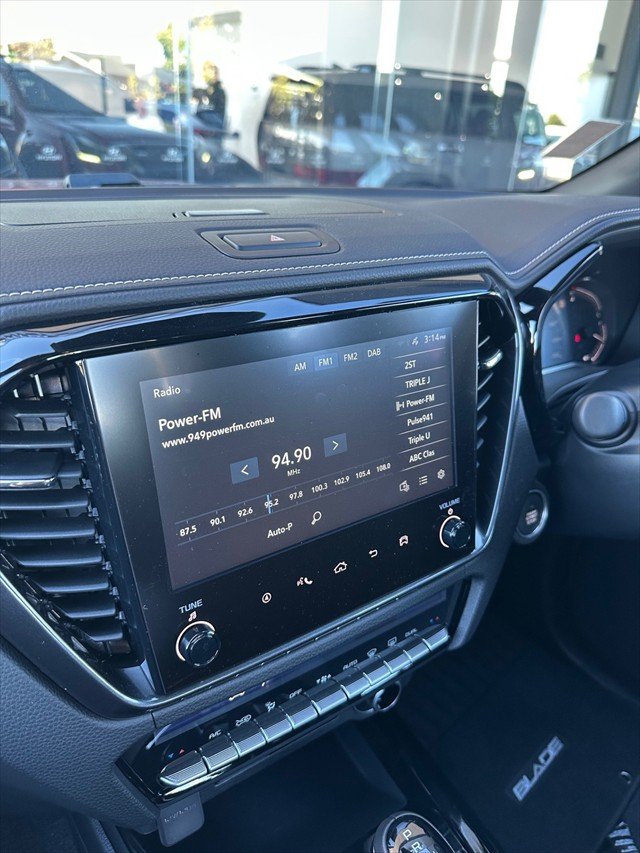 2024 Isuzu D-MAX BLADE