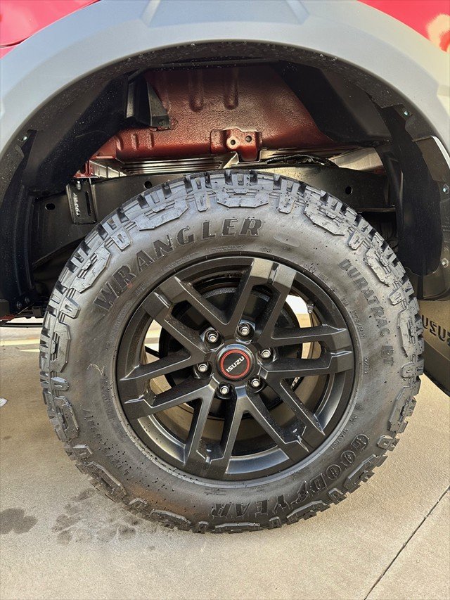 2024 Isuzu D-MAX BLADE