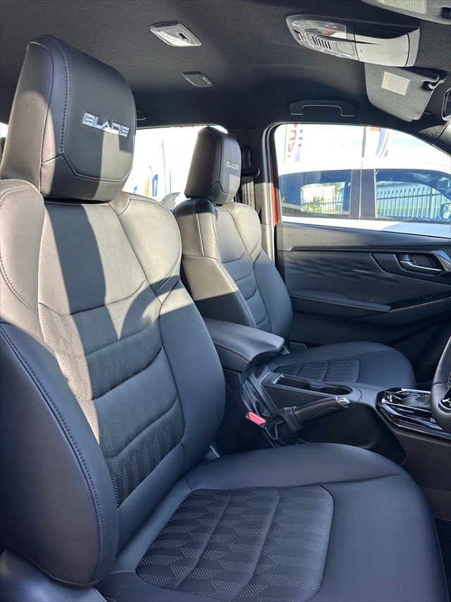 2024 Isuzu D-MAX BLADE