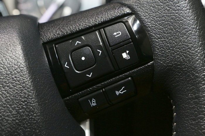 2023 Toyota Hilux SR5