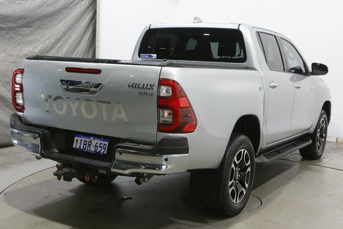 2023 Toyota Hilux SR5