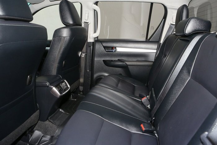 2023 Toyota Hilux SR5