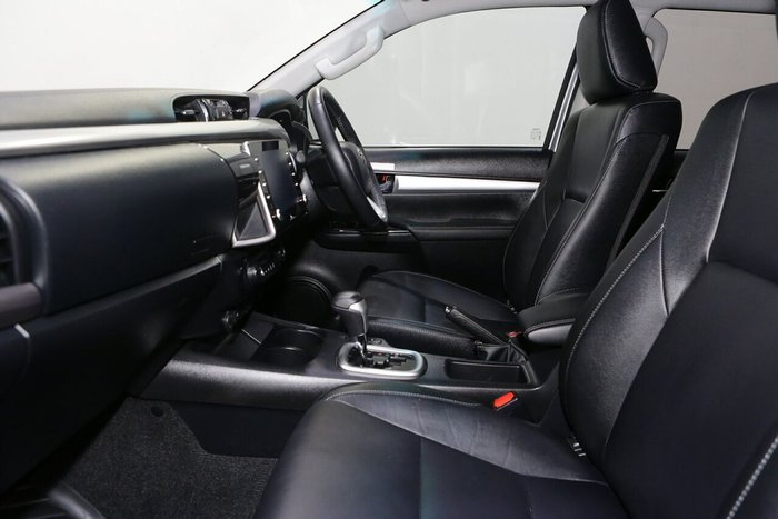 2023 Toyota Hilux SR5