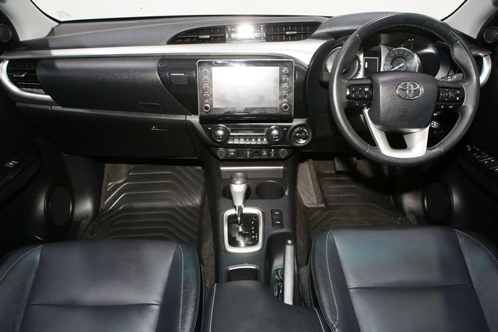 2023 Toyota Hilux SR5