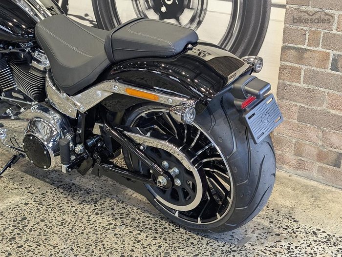 2025 Harley-Davidson Breakout 117 (FXBR) Softail Black