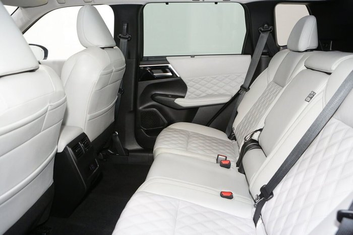 2022 Mitsubishi Outlander Exceed