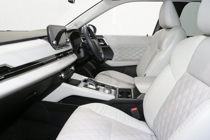 2022 Mitsubishi Outlander Exceed