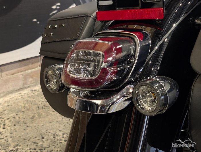 2025 Harley-Davidson Heritage Classic 117 (FLHC) Softail Black