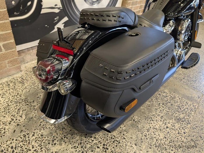 2025 Harley-Davidson Heritage Classic 117 (FLHC) Softail Black