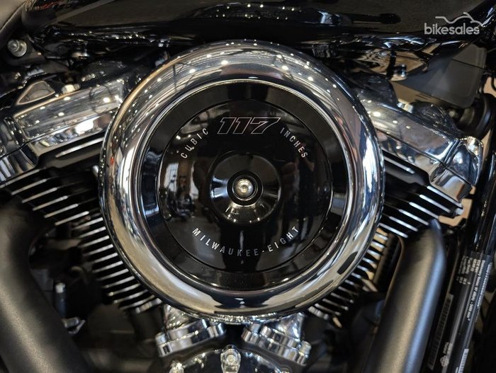 2025 Harley-Davidson Heritage Classic 117 (FLHC) Softail Black