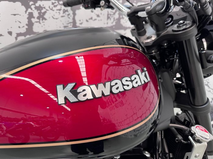 2023 Kawasaki Z900RS (Z900C) Z Red