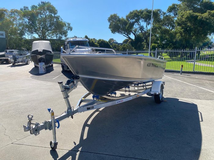 2026 QUINTREX 420 Busta