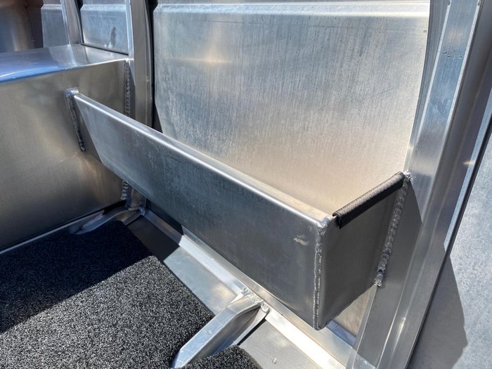 2026 QUINTREX 420 Busta