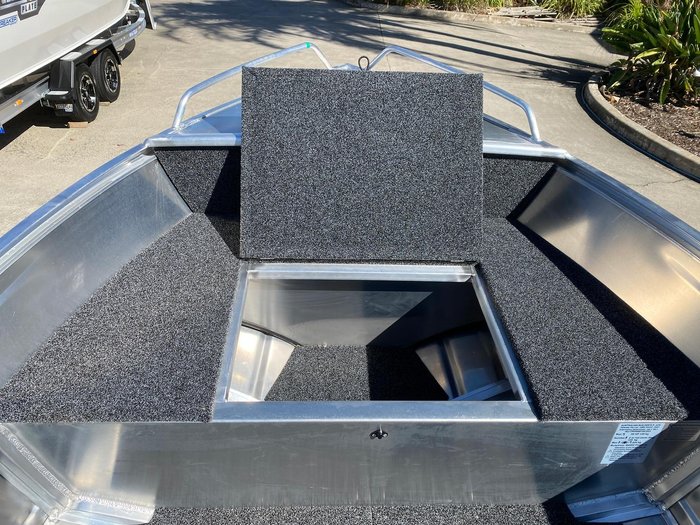 2026 QUINTREX 420 Busta