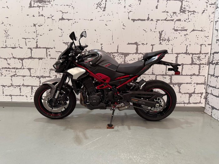 2025 Kawasaki Z900 (ZR900S) Z Grey