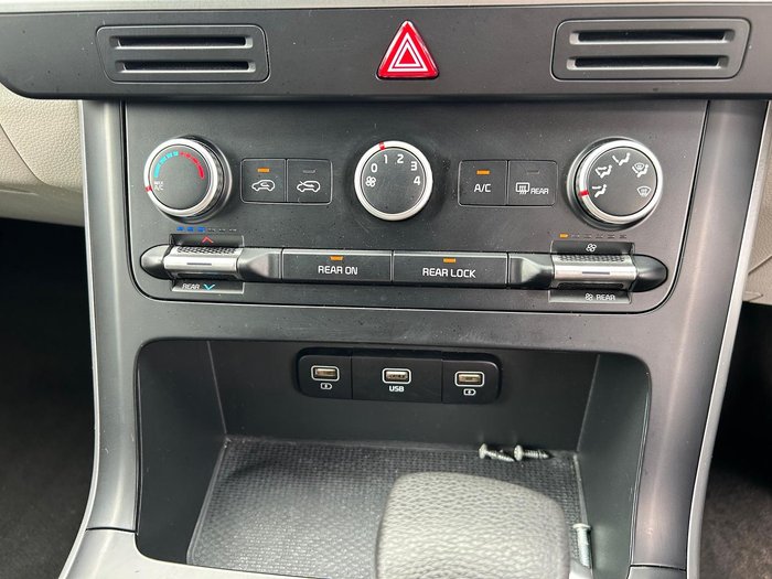 2022 Kia Carnival S