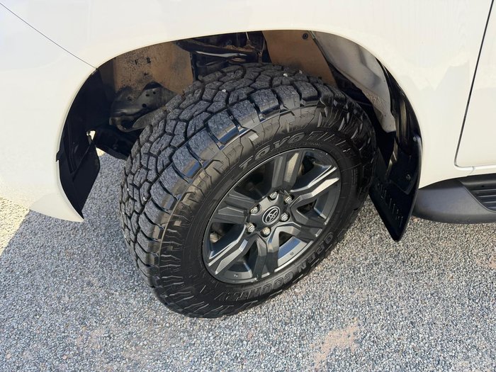 2023 Toyota Hilux SR