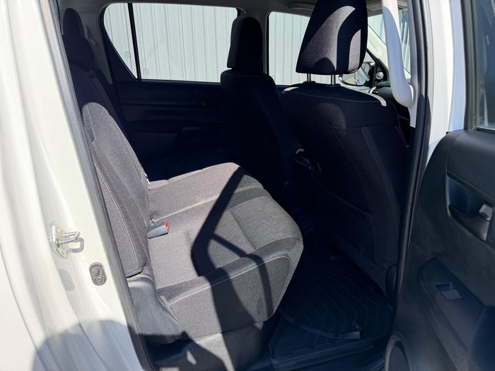 2023 Toyota Hilux SR