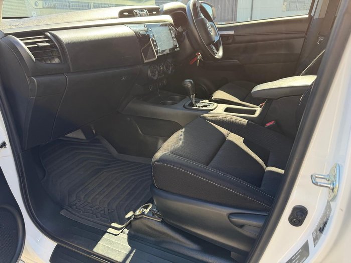 2023 Toyota Hilux SR