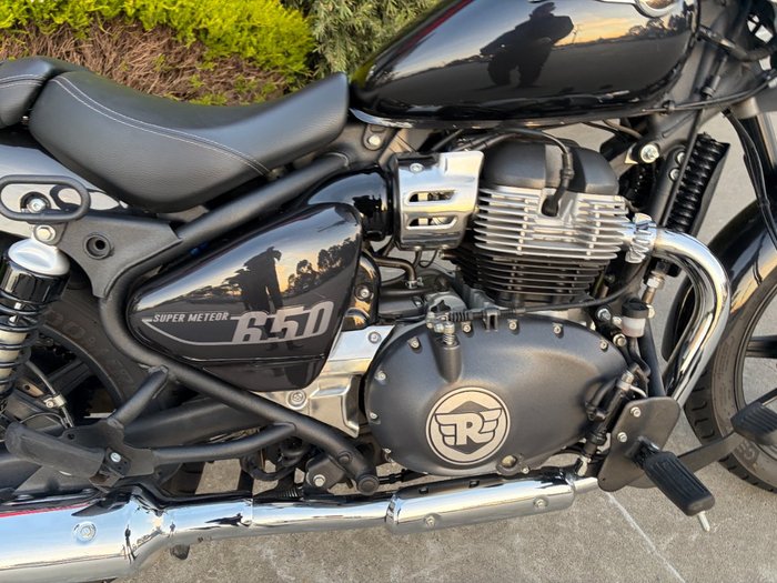 2025 Royal Enfield SUPER METEOR 650 Black