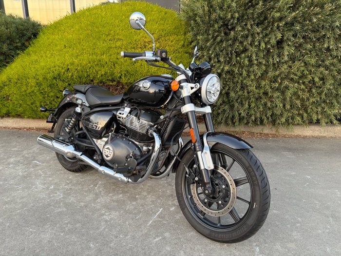 2025 Royal Enfield SUPER METEOR 650 Black