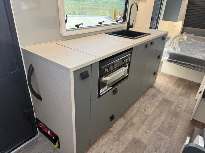 2025 New Age Caravans Manta Ray Mr18er My26