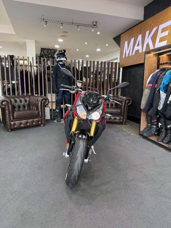 2014 BMW Motorrad S 1000 R Red