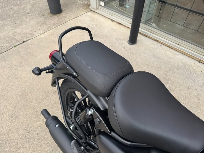 2026 Royal Enfield (see Also Enfiel 2026 Royal Enfield CLASSIC 350 BLACK