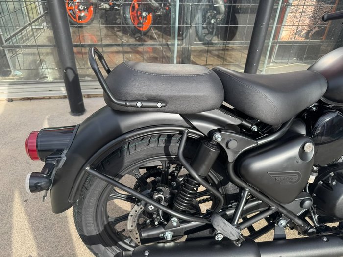 2026 Royal Enfield (see Also Enfiel 2026 Royal Enfield CLASSIC 350 BLACK