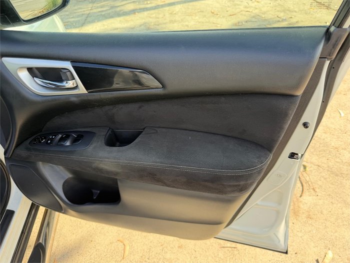 2015 NISSAN PATHFINDER ST (4x4)