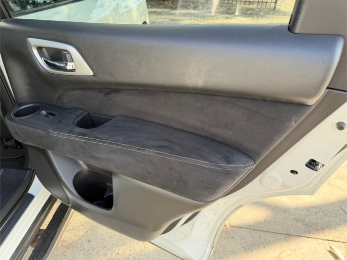 2015 NISSAN PATHFINDER ST (4x4)