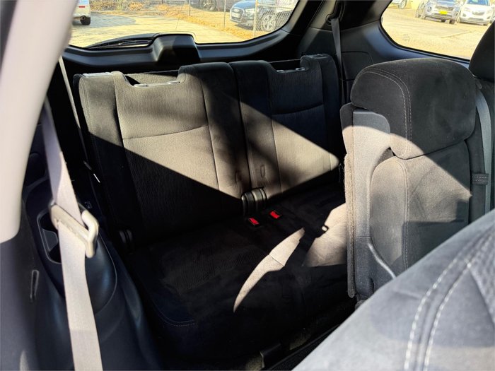 2015 NISSAN PATHFINDER ST (4x4)