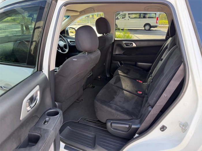 2015 NISSAN PATHFINDER ST (4x4)