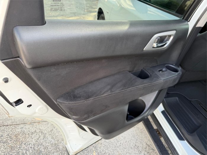 2015 NISSAN PATHFINDER ST (4x4)