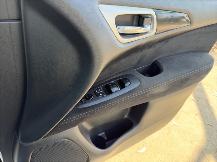 2015 NISSAN PATHFINDER ST (4x4)